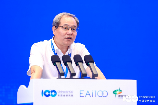 江汽集团刘江波：以汽车产业为基 拓展低空经济与机器人产业新生